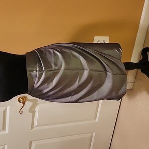 Beautiful sleek skirt silver with peppered black.